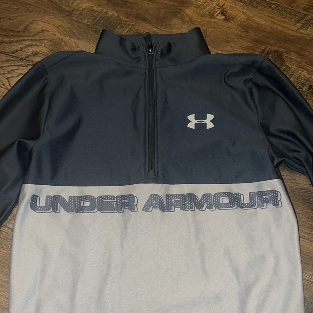 Under Armour Two-Tone Pullover Boys Grey 3/4 Zip Pullover Shirt Size M